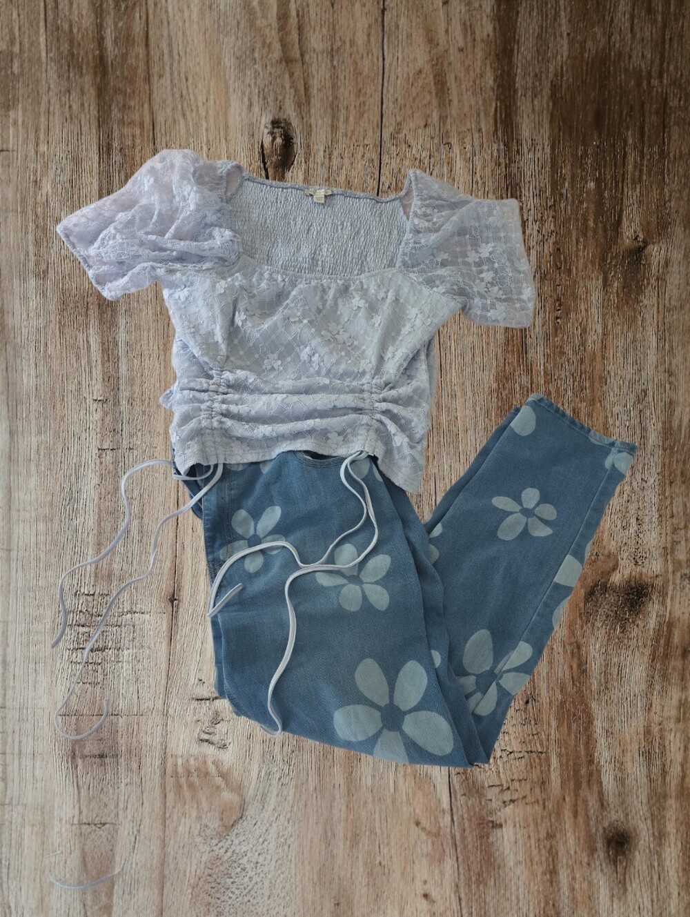 Instant Aesthetic Outfit Bundle: Pastel Floral Lace Top & Daisy Print Jeans Set